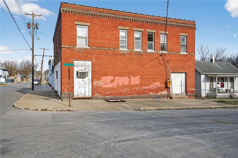 1802 Olive St, St Joseph, MO 64507