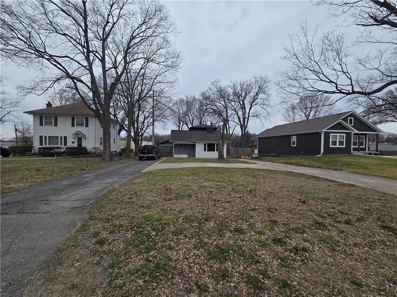 1402 Dodgion Ave, Independence, MO 64055