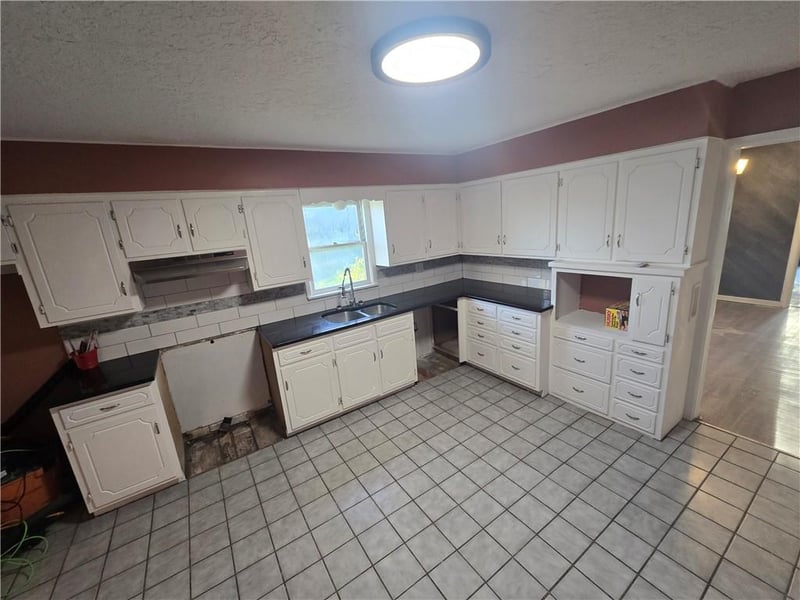 1402 Dodgion Ave, Independence, MO 64055