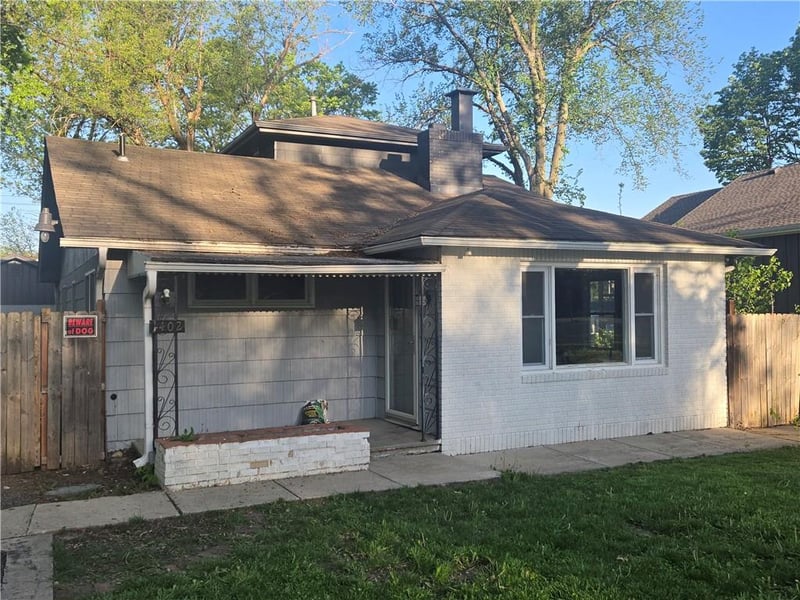 1402 Dodgion Ave, Independence, MO 64055