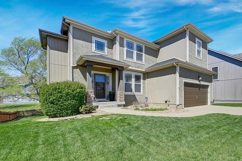 12132 Redbud Ln, Olathe, KS 66061