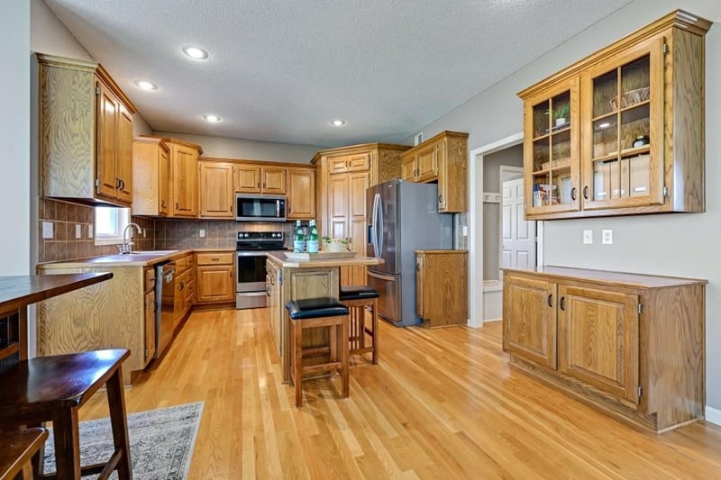 12132 Redbud Ln, Olathe, KS 66061
