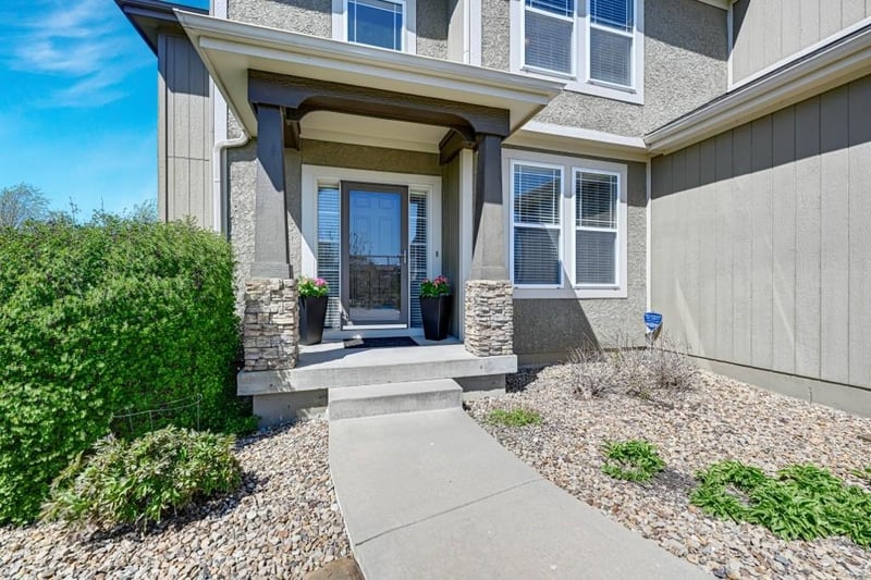 12132 Redbud Ln, Olathe, KS 66061