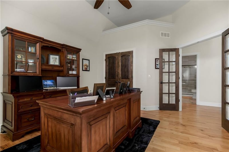 6110 103rd St, Kansas City, MO 64154