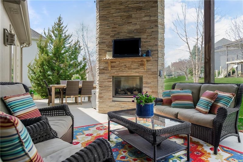 6110 NW 103rd St, Kansas City, MO 64154