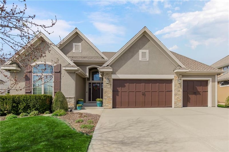 6110 NW 103rd St, Kansas City, MO 64154