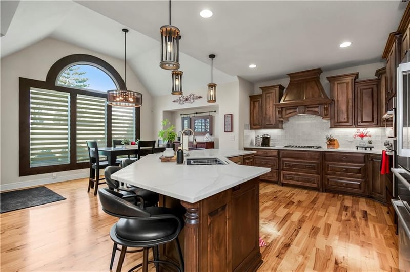 6110 NW 103rd St, Kansas City, MO 64154