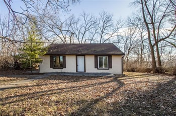 9043 Walnut St, Kansas City, MO 64114