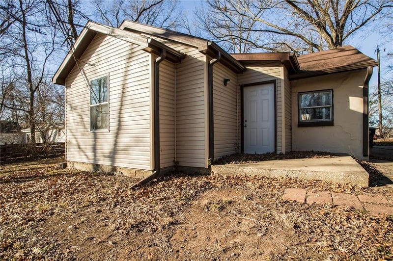 9043 Walnut St, Kansas City, MO 64114