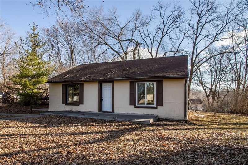 9043 Walnut St, Kansas City, MO 64114