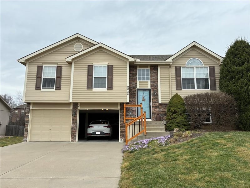 9024 103rd St, Kansas City, MO 64157