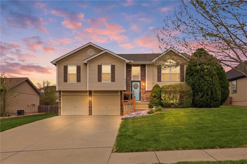 9024 103rd St, Kansas City, MO 64157