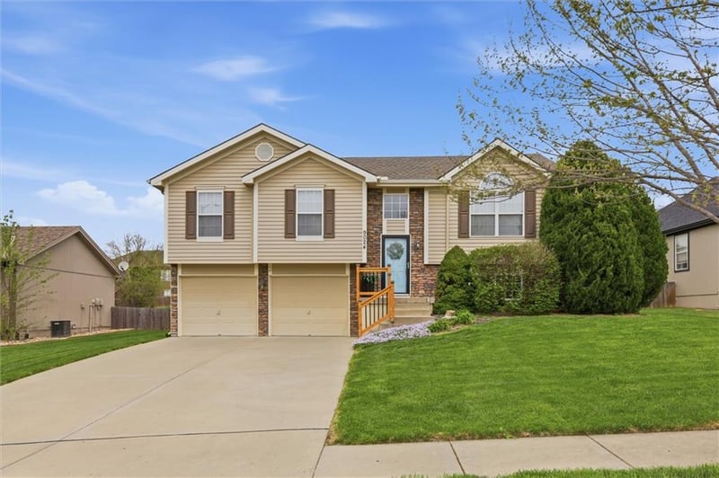 9024 103rd St, Kansas City, MO 64157