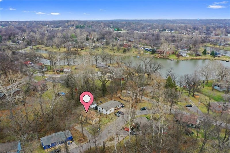 3550 Edgewater Trl, Kansas City, MO 64151