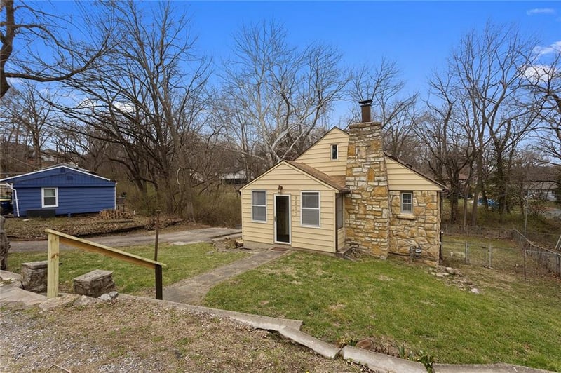 3550 Edgewater Trl, Kansas City, MO 64151