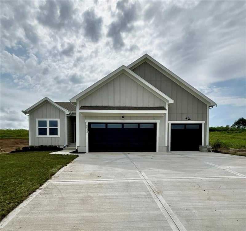 8919 6th St, Blue Springs, MO 64064