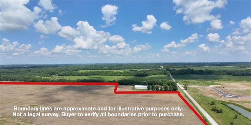 39502 Gillespie Rd, Oak Grove, MO 64075