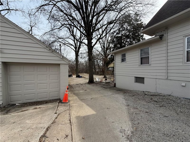 1711 36th St, Kansas City, KS 66102