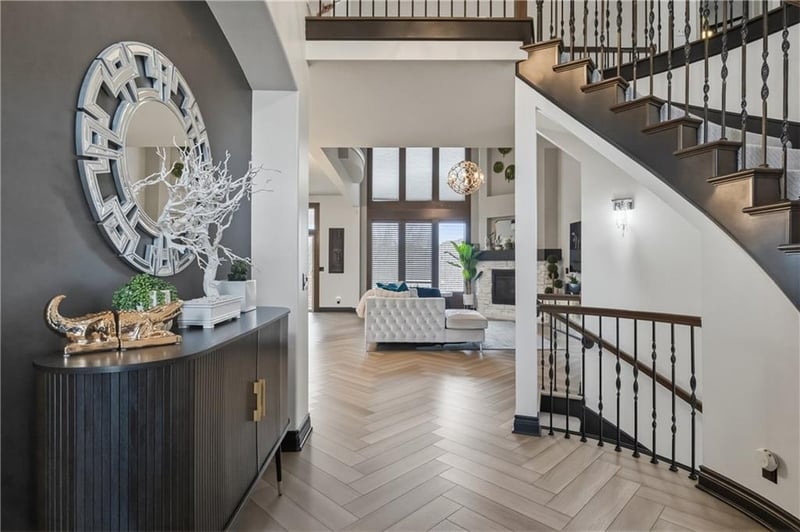 9014 Chestnut St, Lenexa, KS 66220