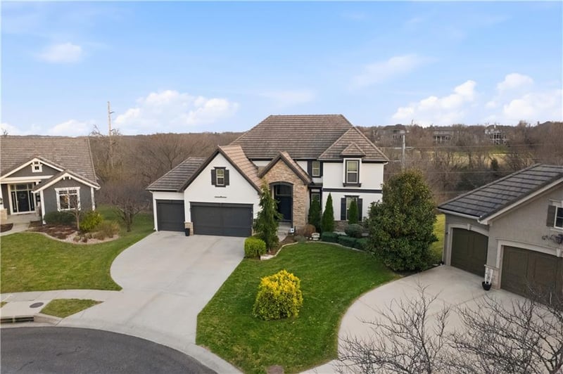 9014 Chestnut St, Lenexa, KS 66220