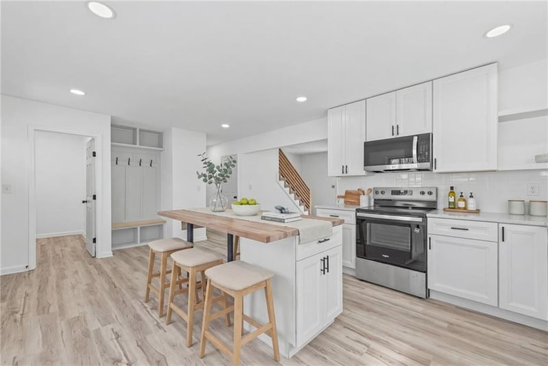 7637 Stoddard Ave, Kansas City, MO 64152