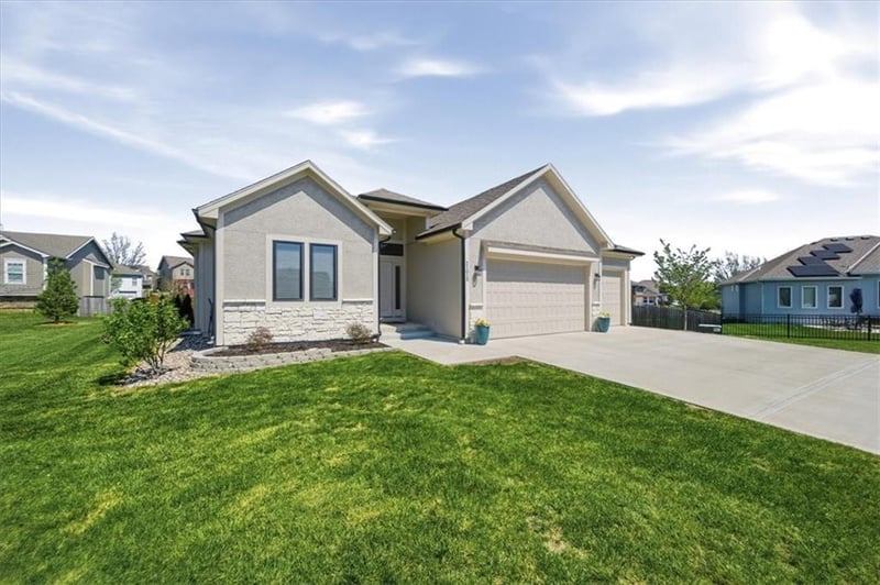 21010 225th St, Spring Hill, KS 66083