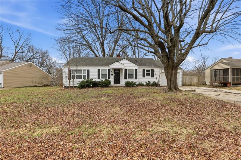 9609 68th St, Raytown, MO 64133
