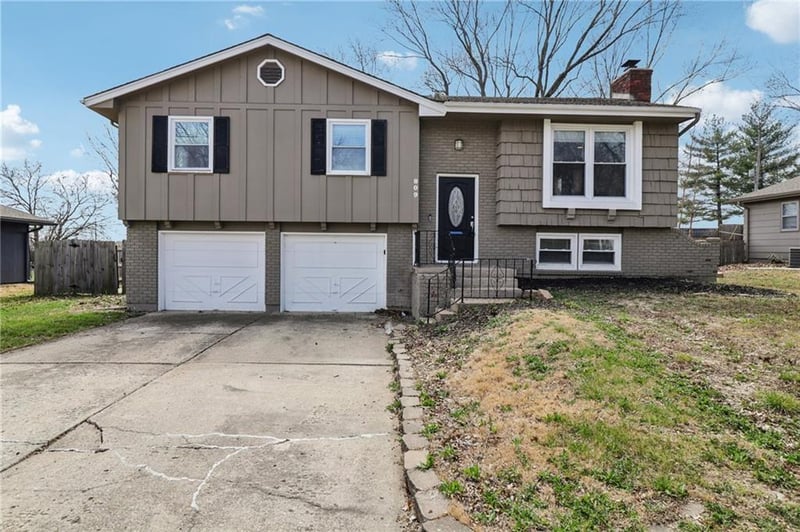 809 Mulberry St, Lee's Summit, MO 64086