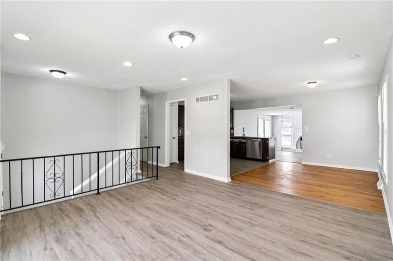 809 Mulberry St, Lee's Summit, MO 64086