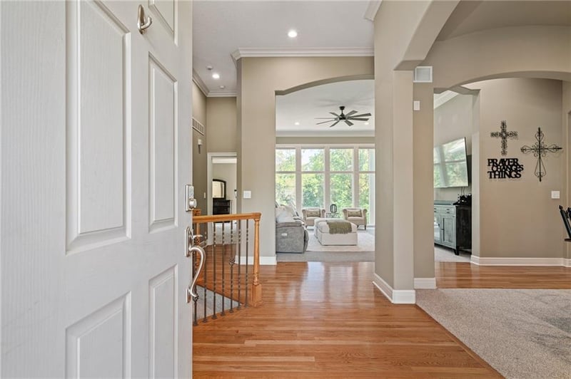 8709 Pine St, Lenexa, KS 66220