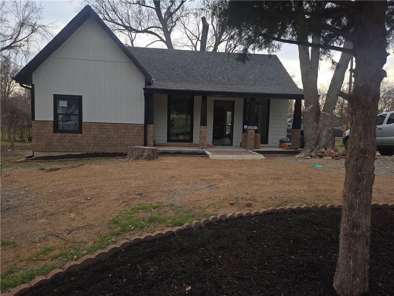 7801 Stover Ln, Kansas City, KS 66109