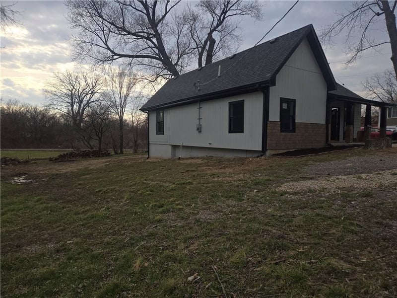 7801 Stover Ln, Kansas City, KS 66109