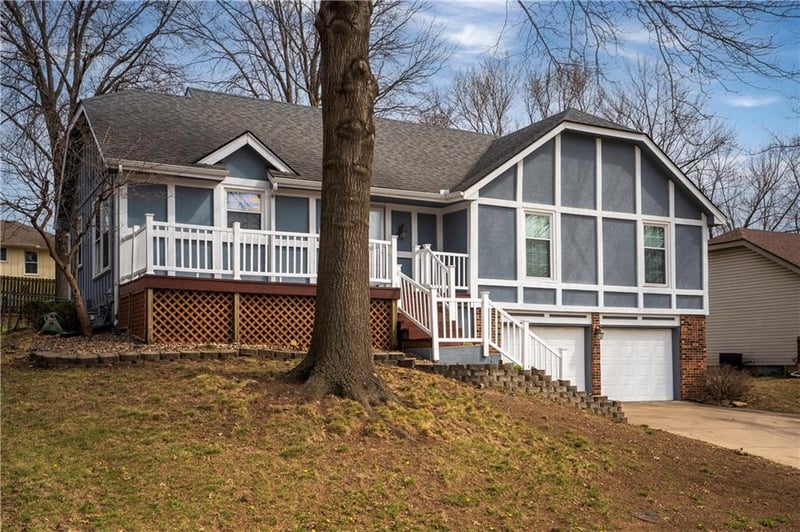 6435 Greenwood St, Shawnee, KS 66216
