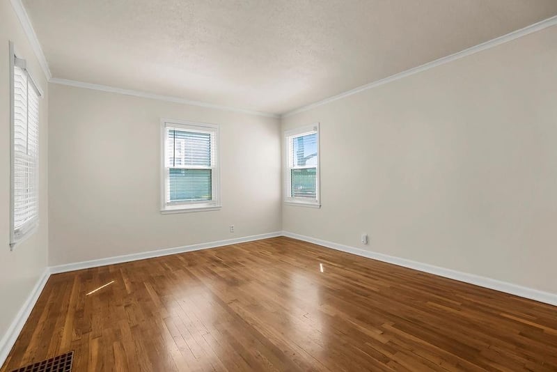 707 86th St, Kansas City, MO 64114