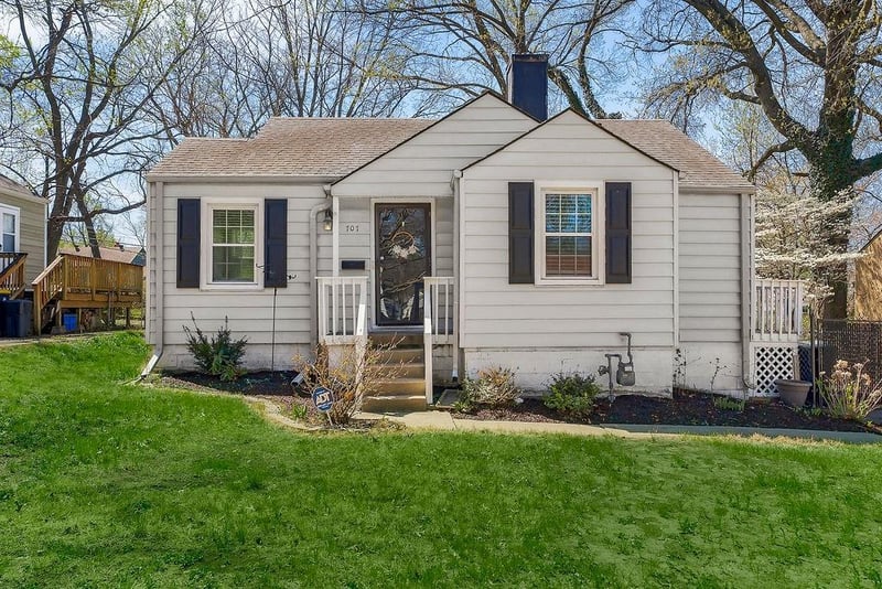 707 86th St, Kansas City, MO 64114