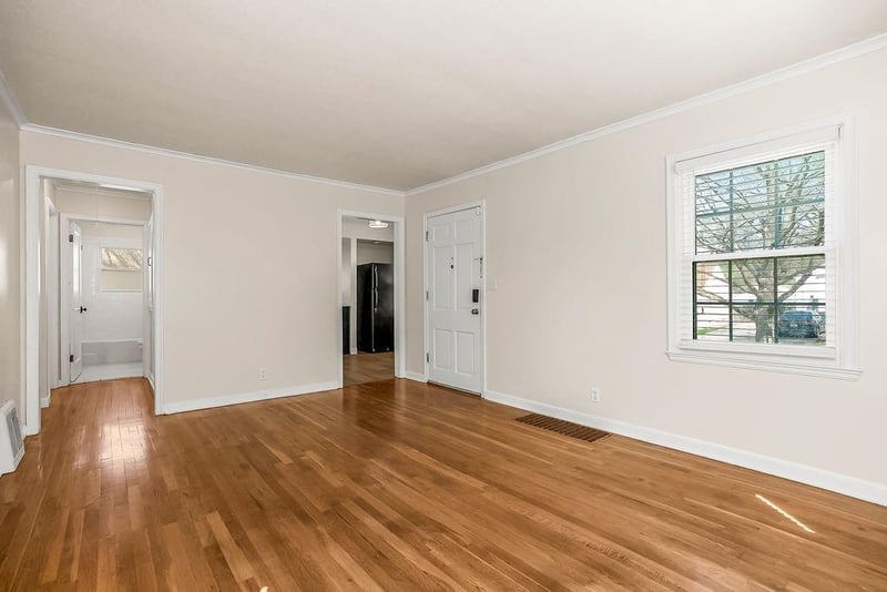 707 86th St, Kansas City, MO 64114