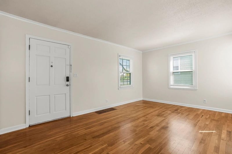 707 86th St, Kansas City, MO 64114