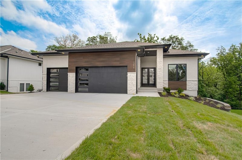 13458 Terrace Park Dr, Parkville, MO 64152