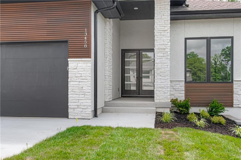 13458 Terrace Park Dr, Parkville, MO 64152