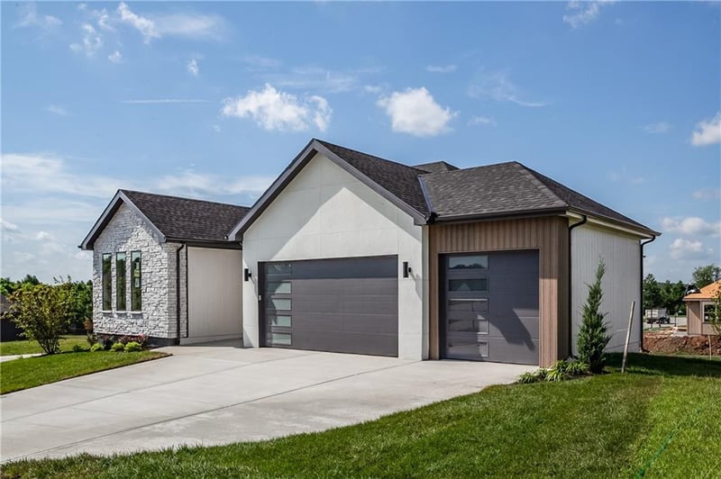 2604 Crestview St, Blue Springs, MO 64029
