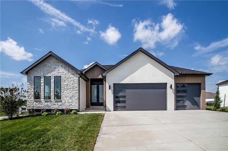 2604 Crestview St, Blue Springs, MO 64029