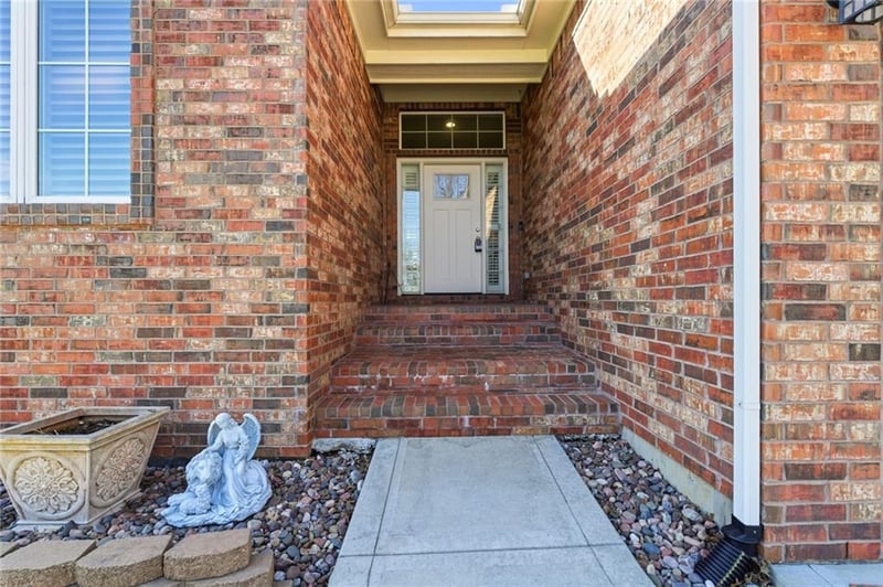 1637 Hedgewood Ln, Lee's Summit, MO 64081