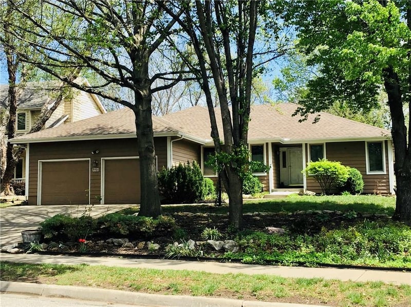 904 Joseph Dr, Lawrence, KS 66049