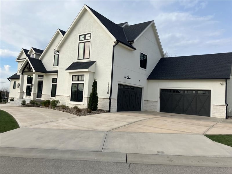 15820 Oakmont St, Overland Park, KS 66221