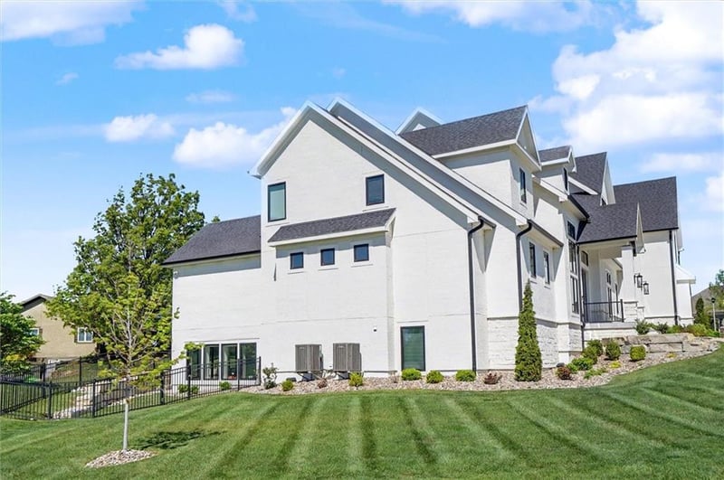 15820 Oakmont St, Overland Park, KS 66221