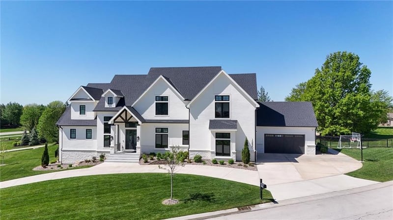 15820 Oakmont St, Overland Park, KS 66221