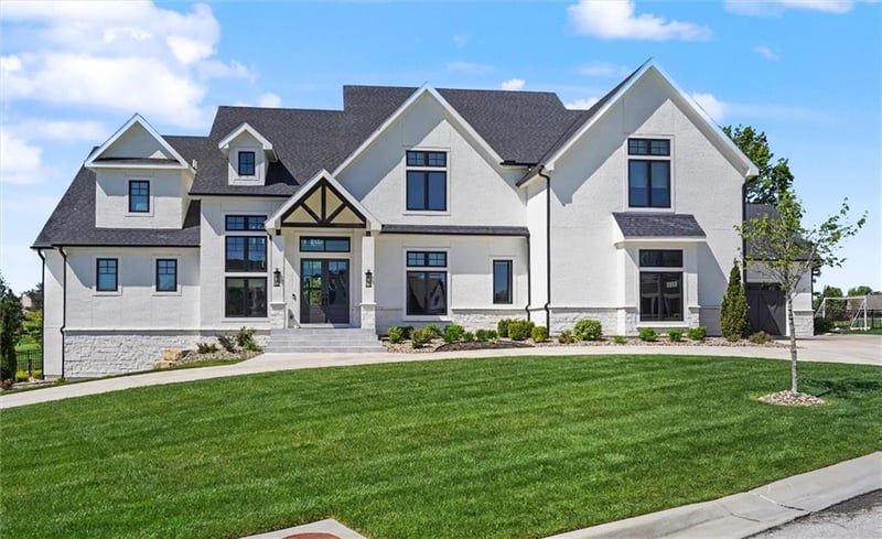 15820 Oakmont St, Overland Park, KS 66221