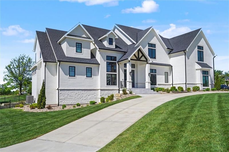 15820 Oakmont St, Overland Park, KS 66221