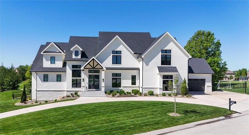 15820 Oakmont St, Overland Park, KS 66221