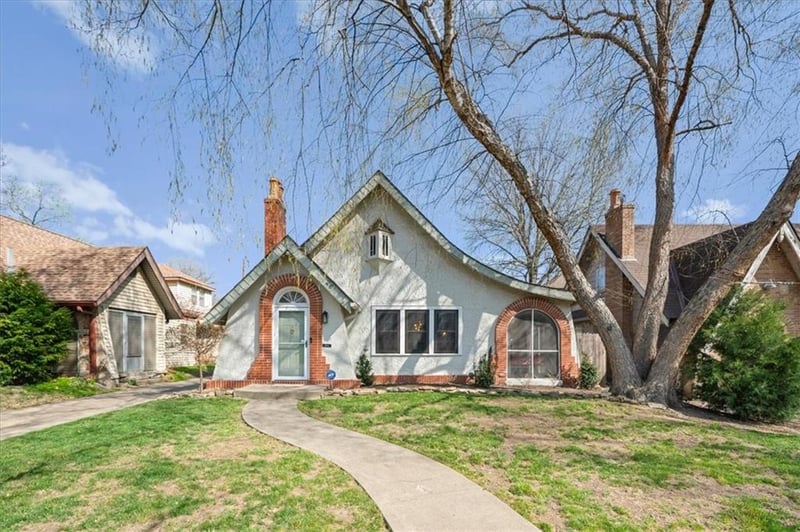 26 70th Ter, Kansas City, MO 64113